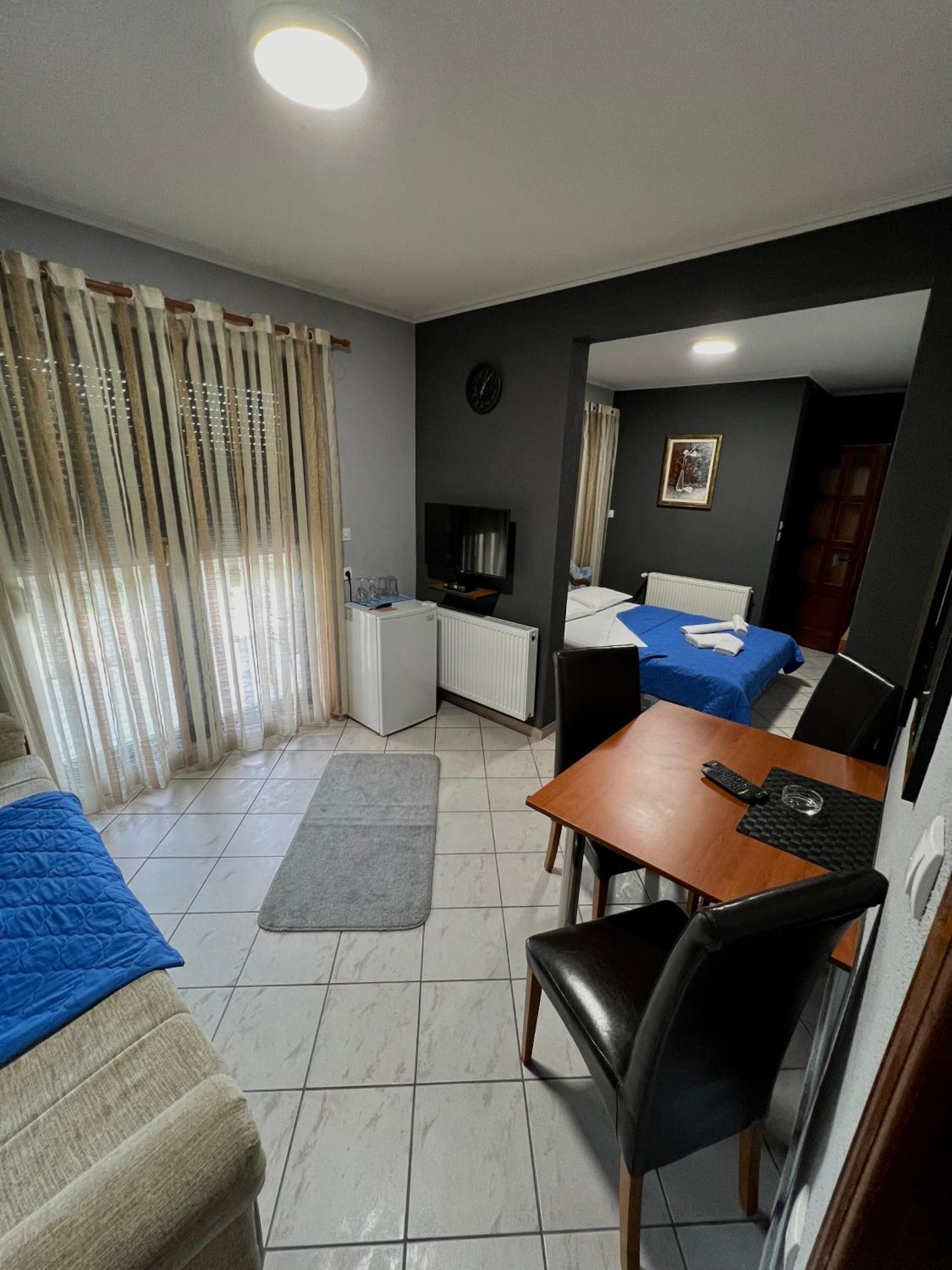 מויקובאץ Motel Krstac מראה חיצוני תמונה
