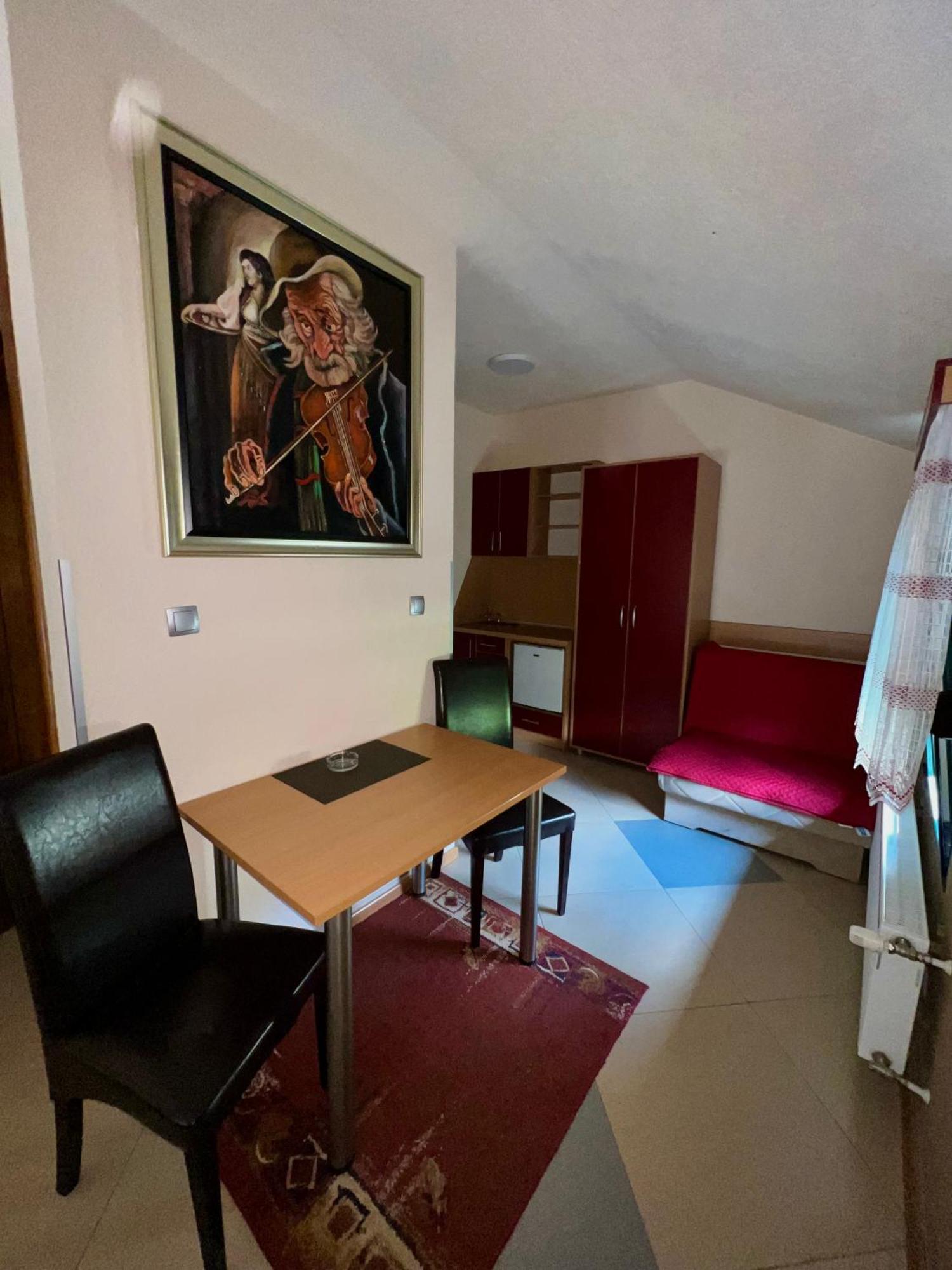 מויקובאץ Motel Krstac מראה חיצוני תמונה