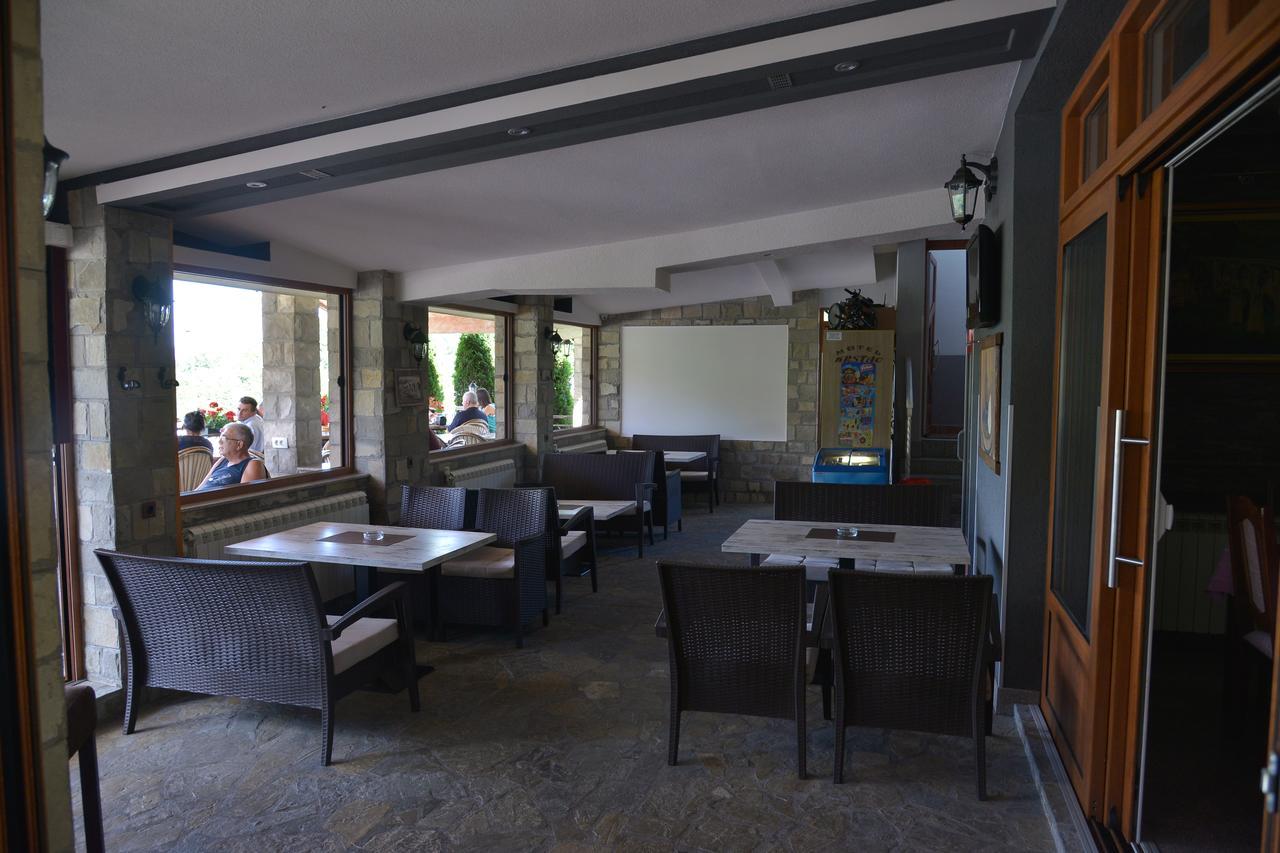 מויקובאץ Motel Krstac מראה חיצוני תמונה