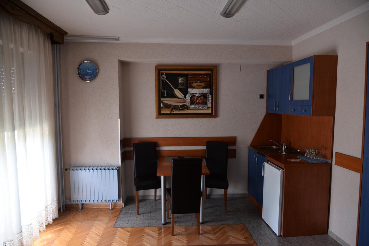מויקובאץ Motel Krstac מראה חיצוני תמונה