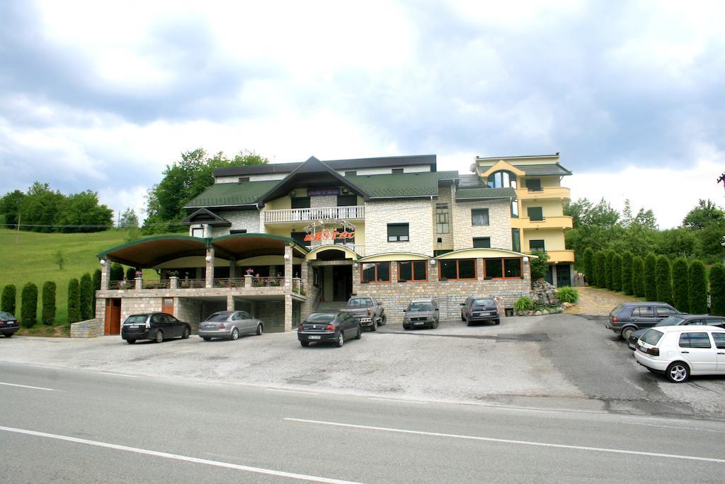 מויקובאץ Motel Krstac מראה חיצוני תמונה