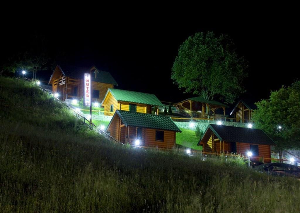 מויקובאץ Motel Krstac מראה חיצוני תמונה